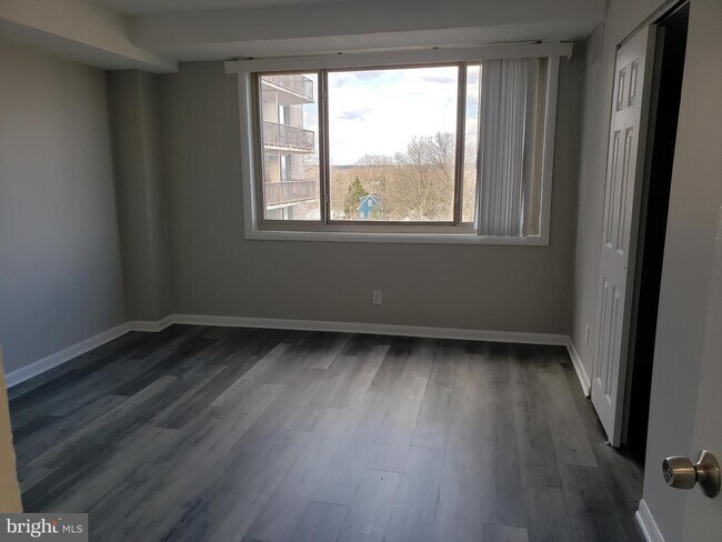 Building Photo - 4410 Oglethorpe St