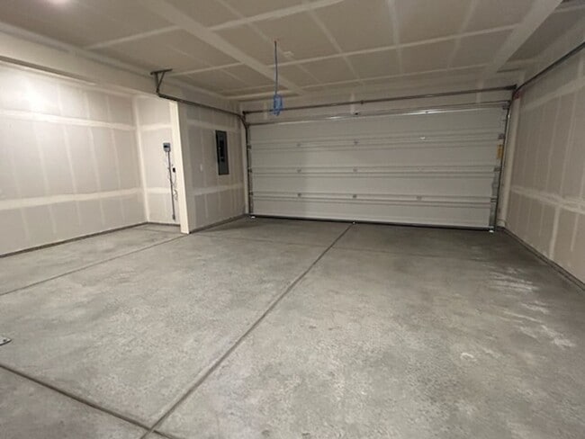 Building Photo - Brand New & Beautiful- 4 bed/2.5 ba + Loft, EV Garage Charging, Quartz Countertops, Fenced Yard!