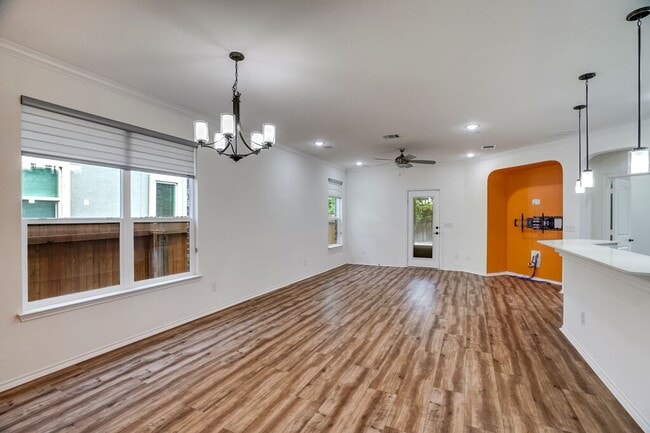 Building Photo - 516 Ayinger Ln