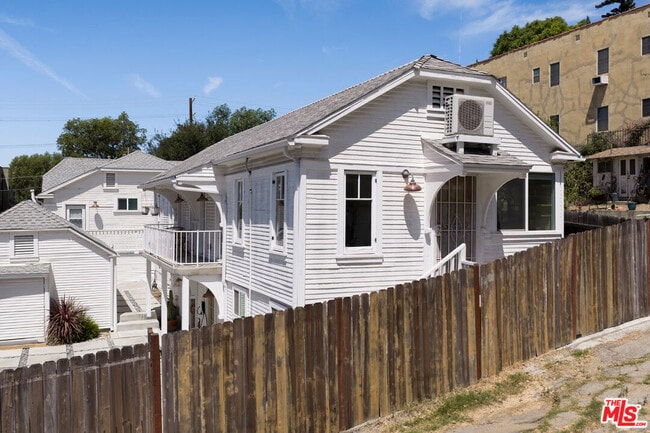 Building Photo - 1310 1/2 Lucile Ave