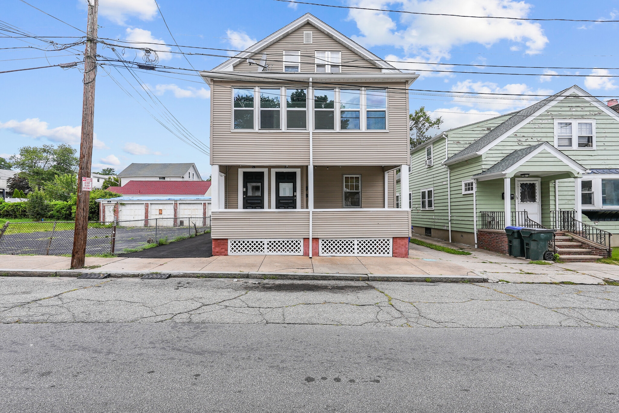 Building Photo - 25 Amity St