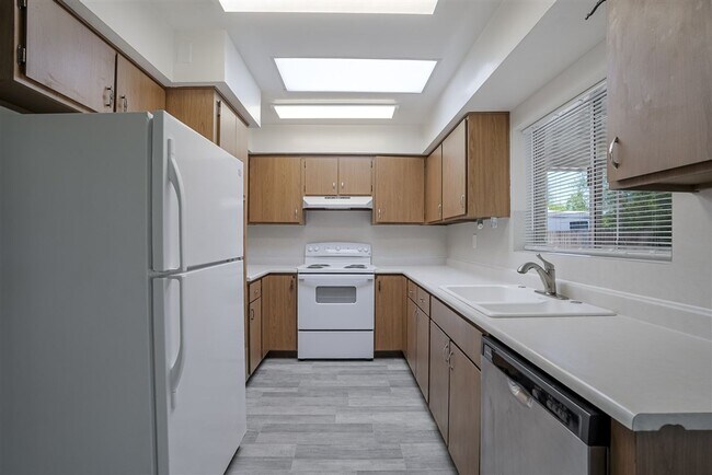 Building Photo - 3 Bedroom, 2 Bath Home with Garage For Rent in Prescott!