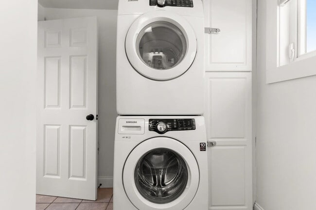 Building Photo - 1611 NH-1A