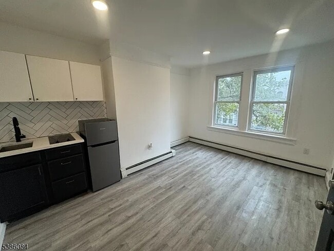 Building Photo - 364 Bergen Ave
