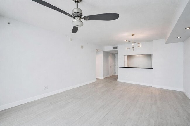 Building Photo - 610 W Las Olas Blvd