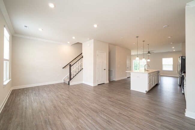Building Photo - Townhome on the Chapel Hill/Durham line- A...