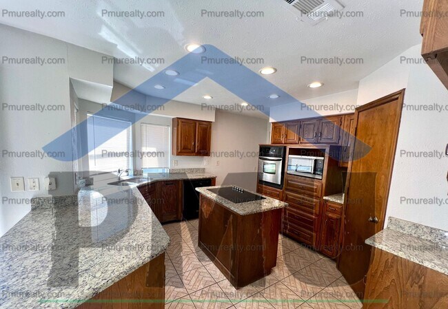 Building Photo - AVAILABLE NOW!!! Stunning 4-Bed, 3-Bath Ho...