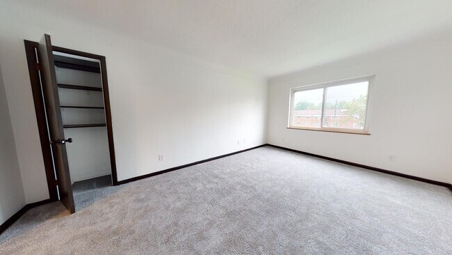 Building Photo - Parma - 2 Bedroom - 3rd Floor Unit