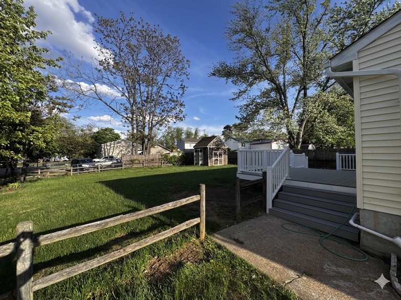 large yard and shed - 1242 Cedarcliff Dr