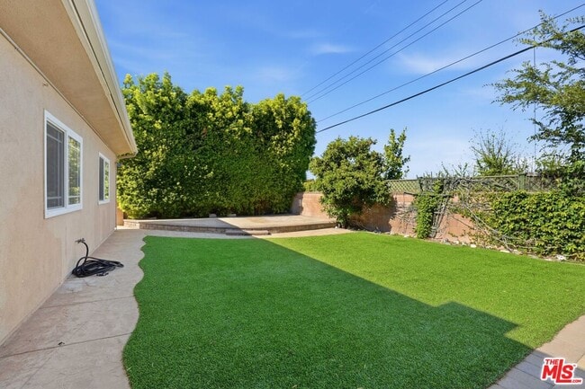 Building Photo - 6646 Franrivers Ave