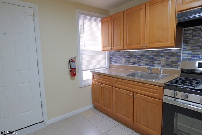 Building Photo - 84 Scheerer Ave