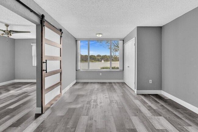 Building Photo - 2820 N Oakland Forest Dr