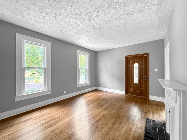 Building Photo - Don’t Miss This Lovely 2-Bed, 1-Bath Home ...