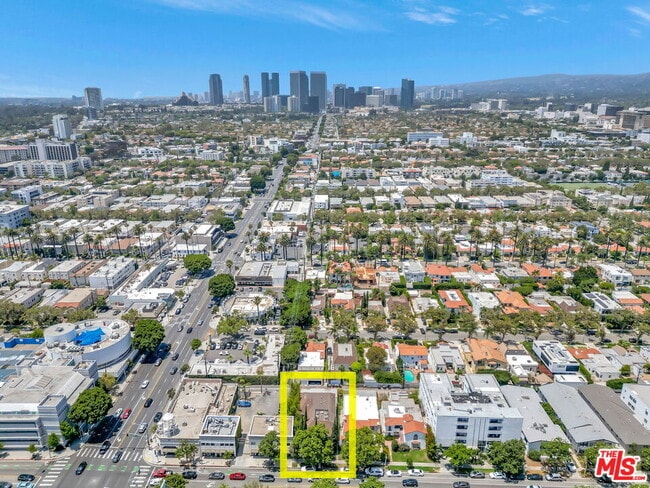 Building Photo - 361 1/2 S Doheny Dr
