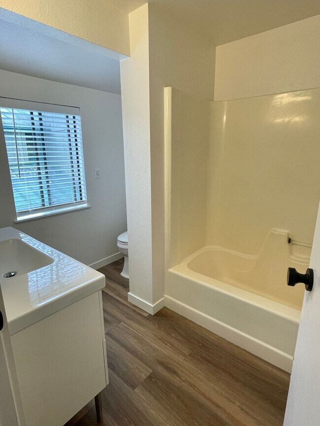 Building Photo - Fully updated/renovated unit NO GARAGE 1 B...