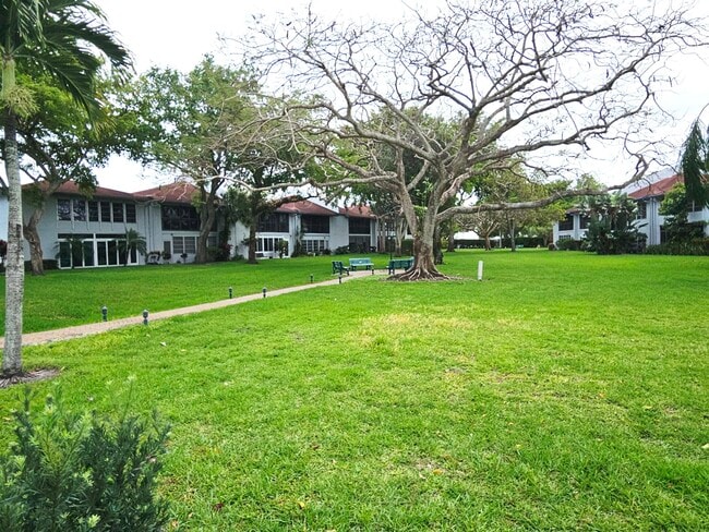 Building Photo - 14747 Cumberland Dr