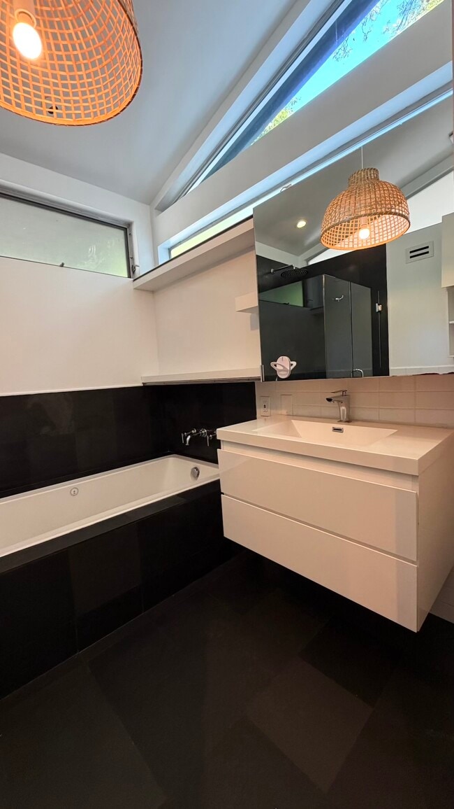 Building Photo - 2306 Teviot St