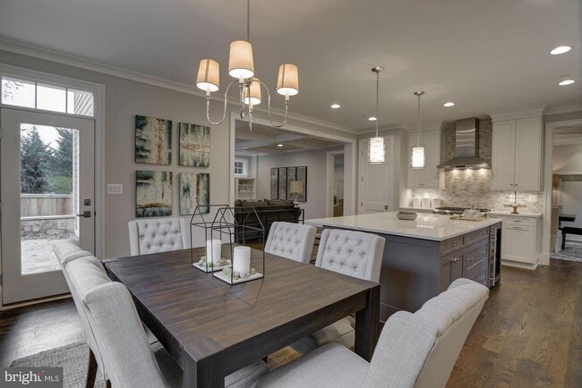 Building Photo - 5700 Tanglewood Dr