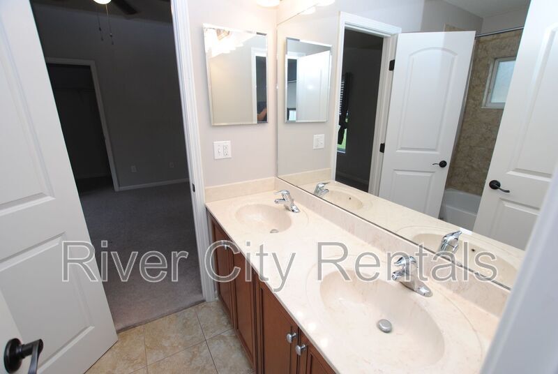 Building Photo - 599 Chestwood Chase Dr