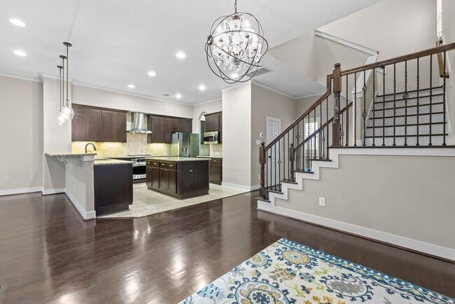Building Photo - Stunning Single-Family Home in the Heart o...
