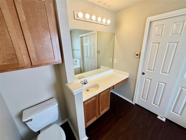 Building Photo - 295 Strawn