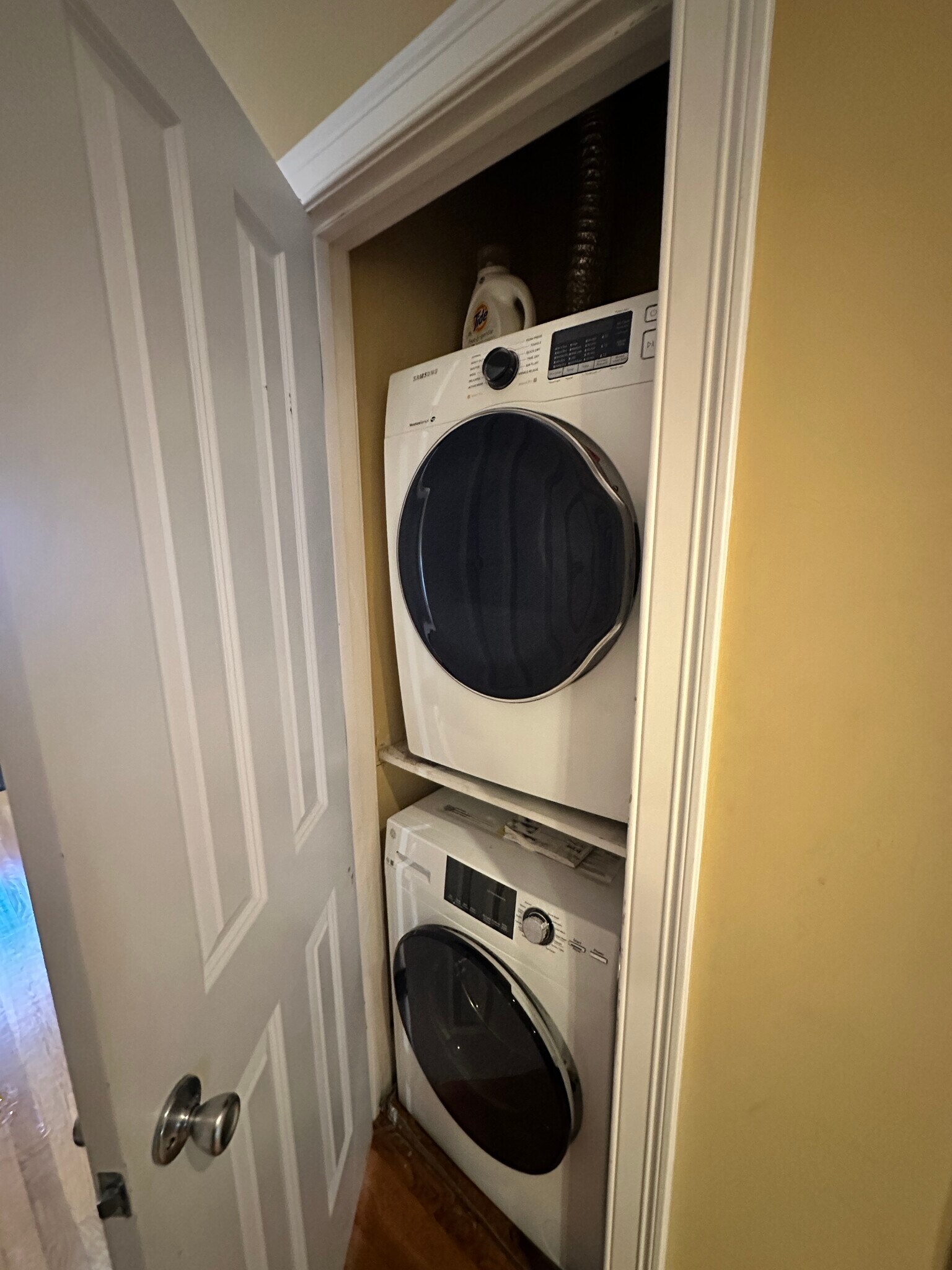 Building Photo - 148 Hillside St