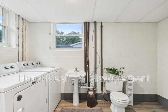 Building Photo - 144 Airport Rd