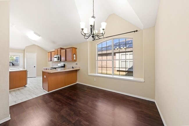 Building Photo - 6718 Meadowcrest Dr