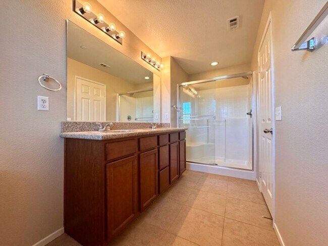 Building Photo - Beautiful Redhawk home located directly ac...