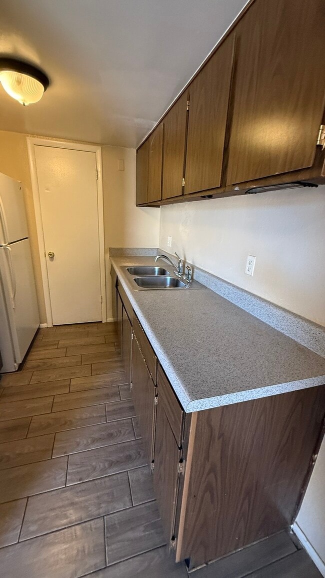 Building Photo - Villas West Two Bedroom Townhome