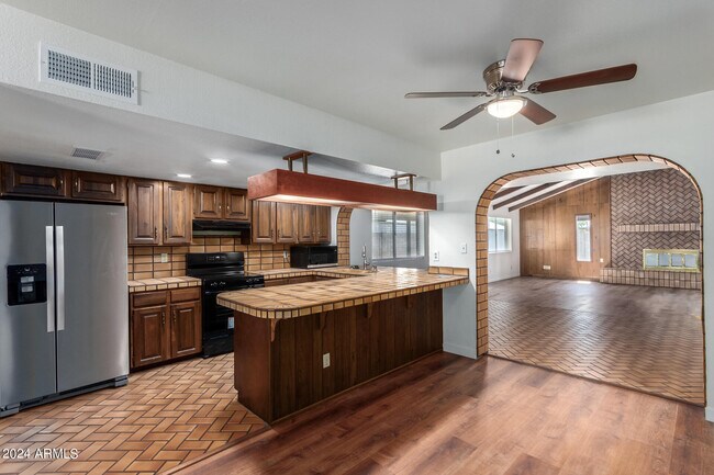 Building Photo - 3827 W Meadow Dr