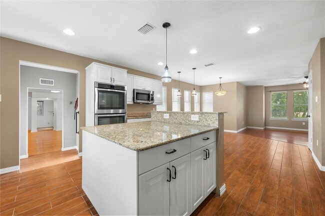 Building Photo - 13003 S Madrone Trail