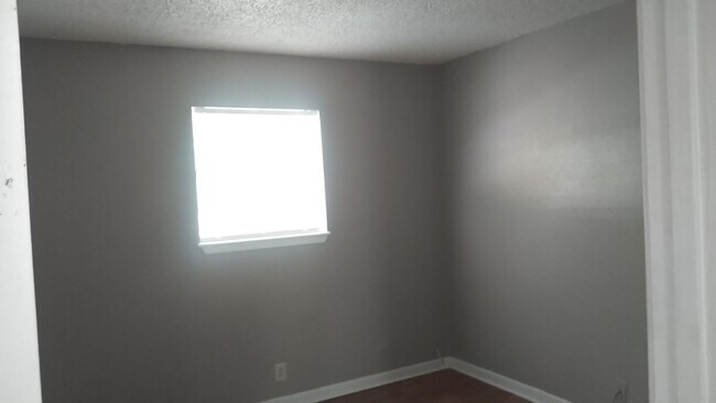 Building Photo - Monthly Paid Rent