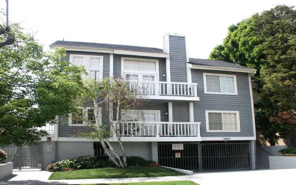 Building Photo - 1315 S Carmelina Ave