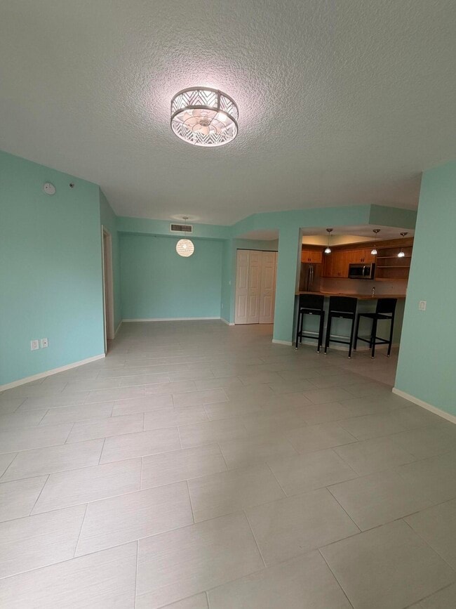 Building Photo - 630 S Sapodilla Ave