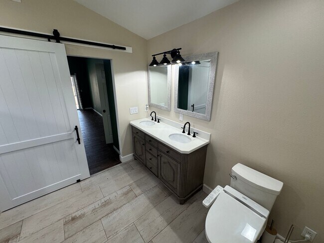 Building Photo - Your Dream Home Awaits! MASSIVE Backyard! ...