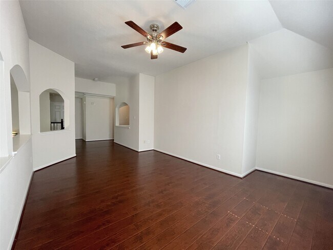 Building Photo - 2126 Winding Hollow Dr