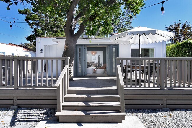 Building Photo - Stunning Spanish Home
