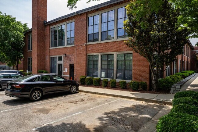 Building Photo - 1261 Caroline St NE