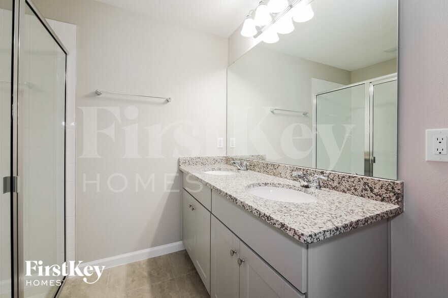 Building Photo - 513 Earhart Dr