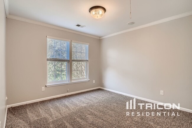 Building Photo - 15510 Robsart Ct