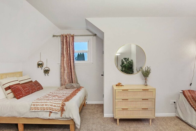 Building Photo - 1104 Elizabeth St