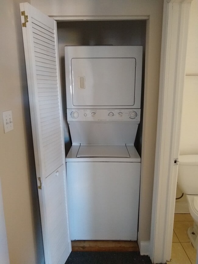 Building Photo - 2-Bed/ 1-Bath Condo for Rent in North Rogers Park