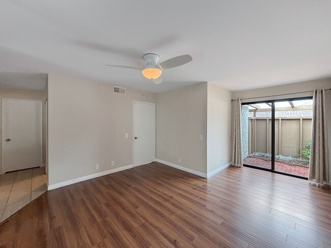 Building Photo - Beautiful 3B/2BA Home W/ 2 Car Garage, Was...