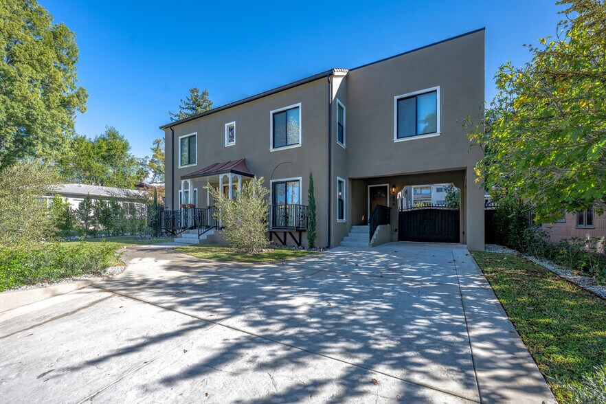 Building Photo - 494 S Marengo Ave