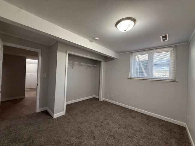 Building Photo - $2,900 | 5 Bedroom, 3 Bathroom House | No Pets | Available for Immediate Move In!