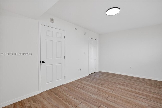 Building Photo - 2475 NW 16th St Rd