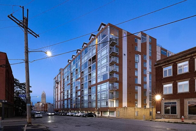 Building Photo - 2211 Superior Via