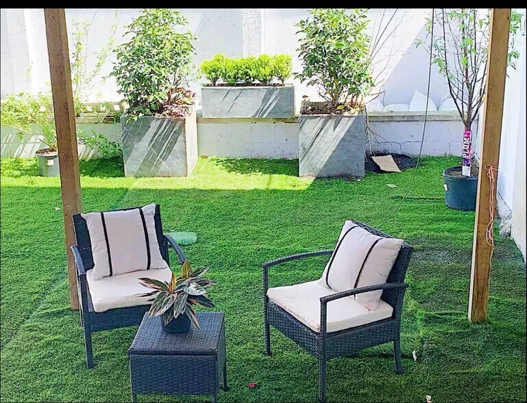 Building Photo - 603 Knickerbocker Ave