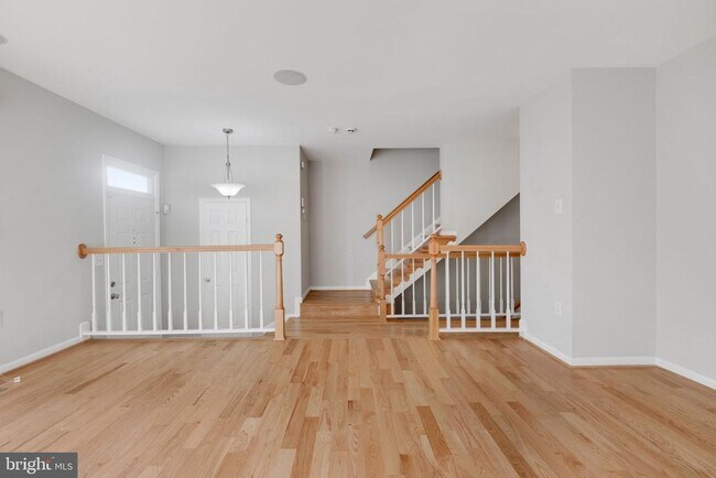 Building Photo - 7267 Olde Lantern Way